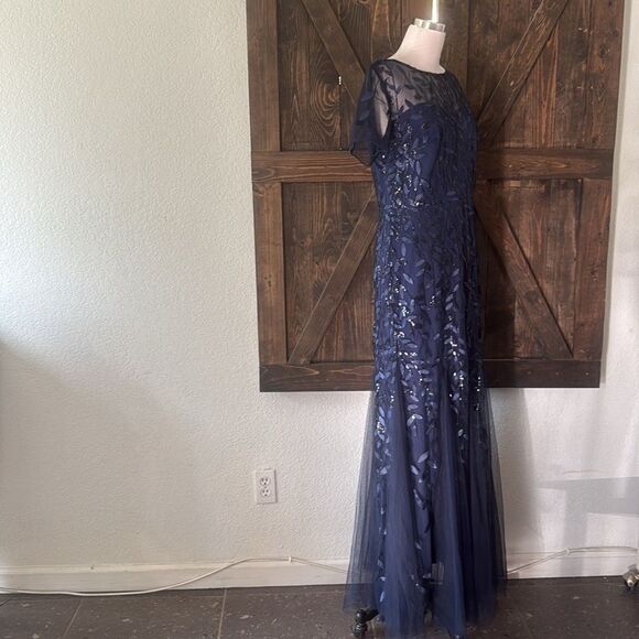 Luxurious Elegant Navy Evening Sequin Plants Detail Mesh Formal Dress - Picture 6 of 13